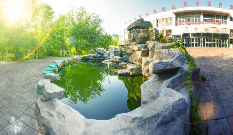 校园餐厅.jpg